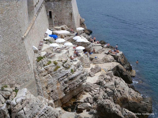 Chorvatsko - Dubrovník - koupání pod hradbami jen pro odvážné